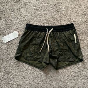 Vuori Shorts